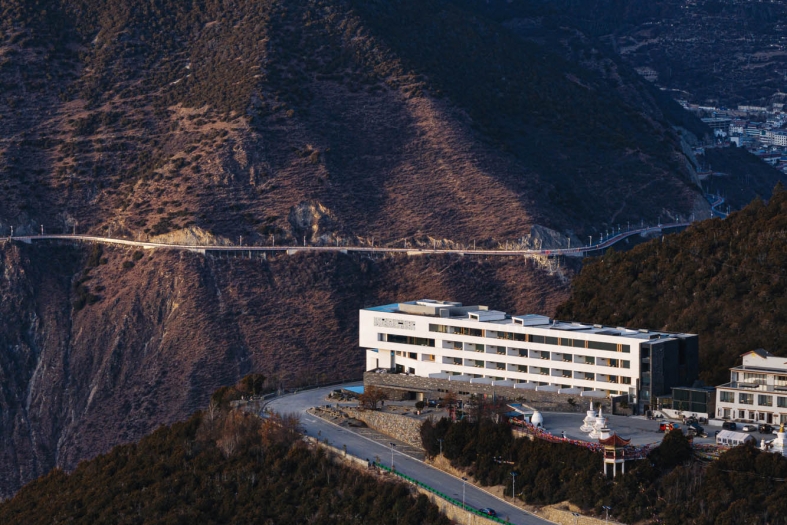 Poodom Deqin Meri Hotel design by BUZZ/ Büro Ziyu Zhuang