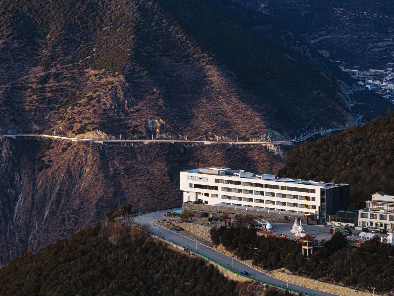 Poodom Deqin Meri Hotel design by BUZZ/ Büro Ziyu Zhuang